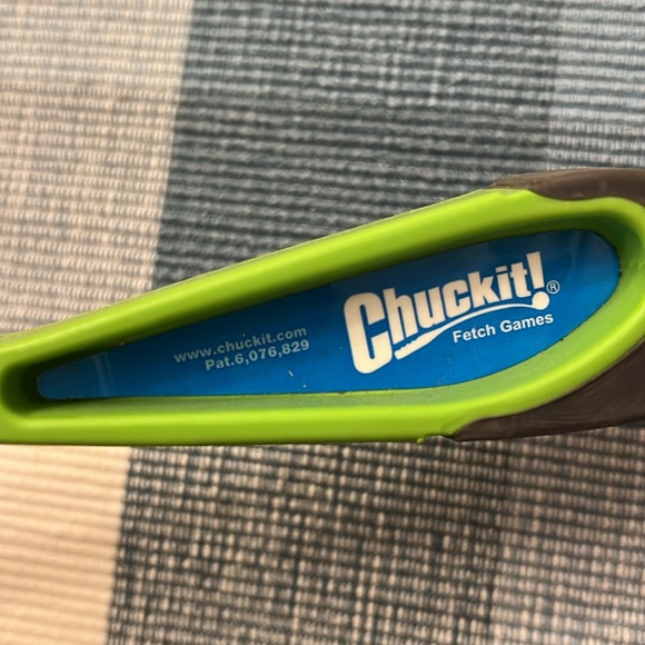 Chuckit! Fetch Games Dog Ball Launcher Pet Toy or Winter Snowball Maker - Picture 4 of 5